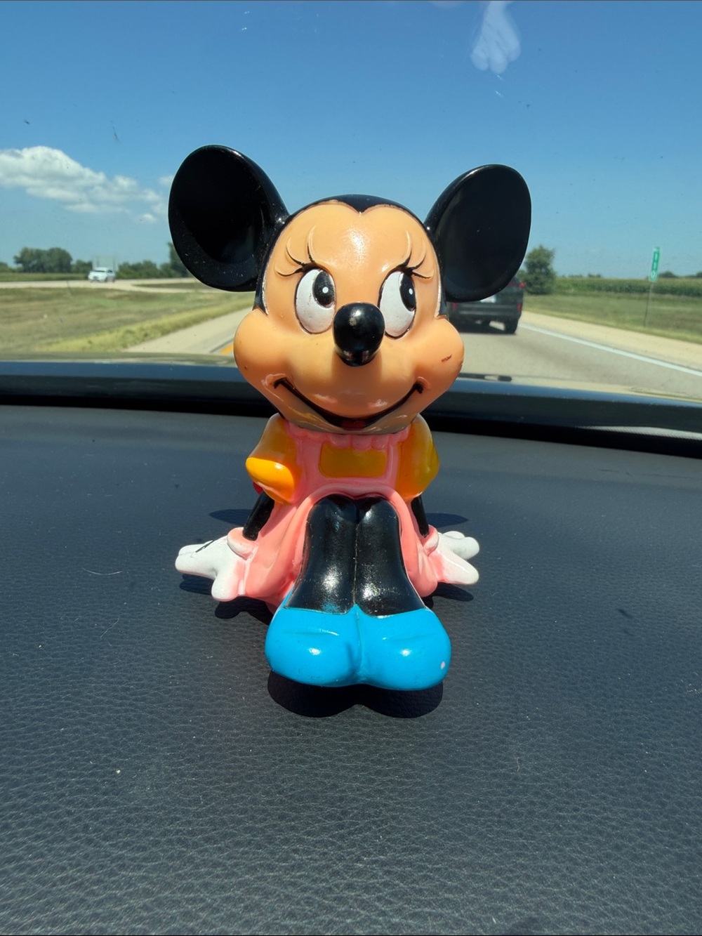 Minnie Mouse Vintage Plastic Bank. Is a lil discolored & has scratches see pics